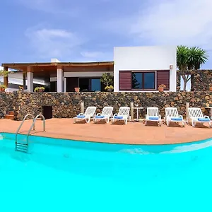 https://casa-erasmo-arrecife-lanzarote.puertodelcarmen-hotels.org